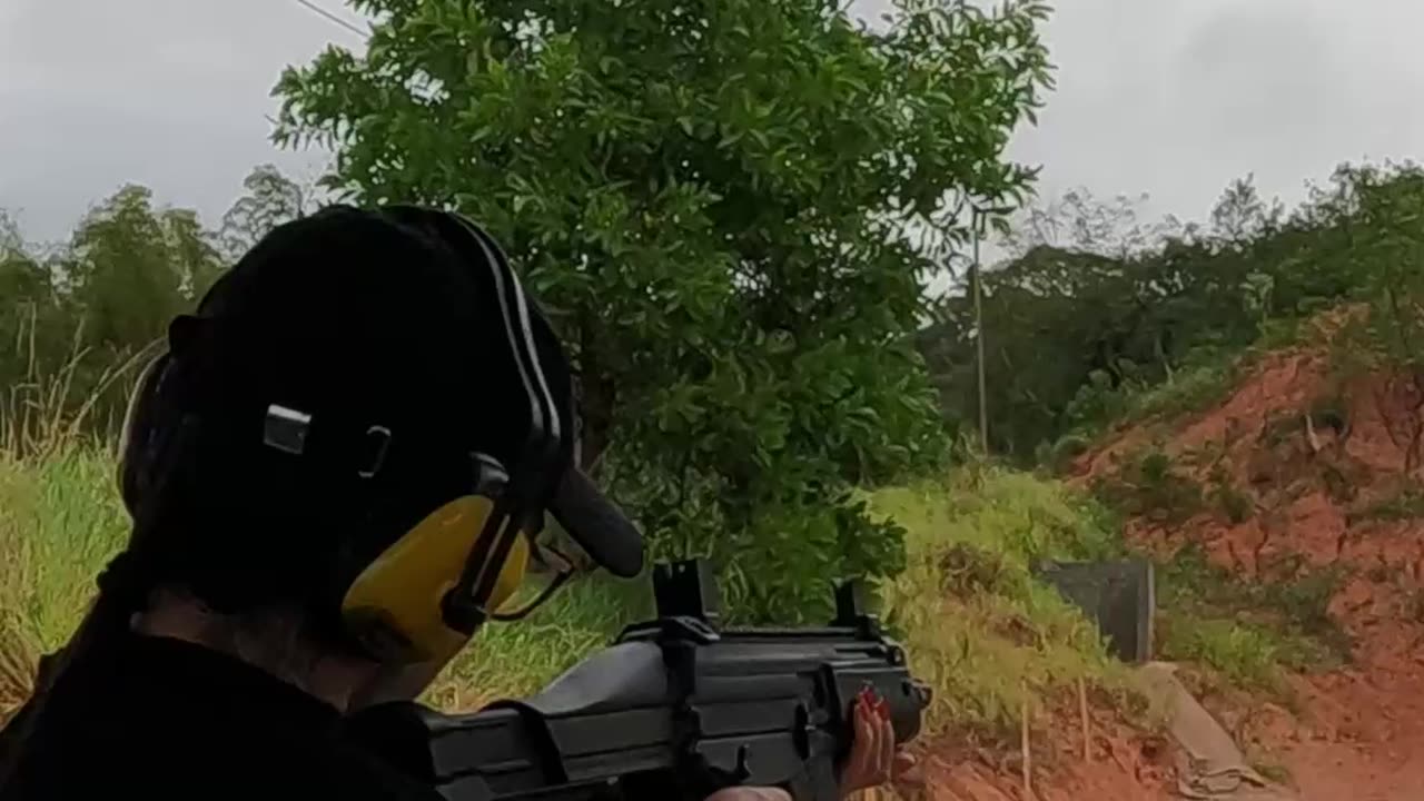 Shooting the Taurus CTT40C .40 S&W Carbine at a Brazilian Gun Club