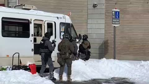 Police In Ottawa Breaking Into Protestors’ Vehicles