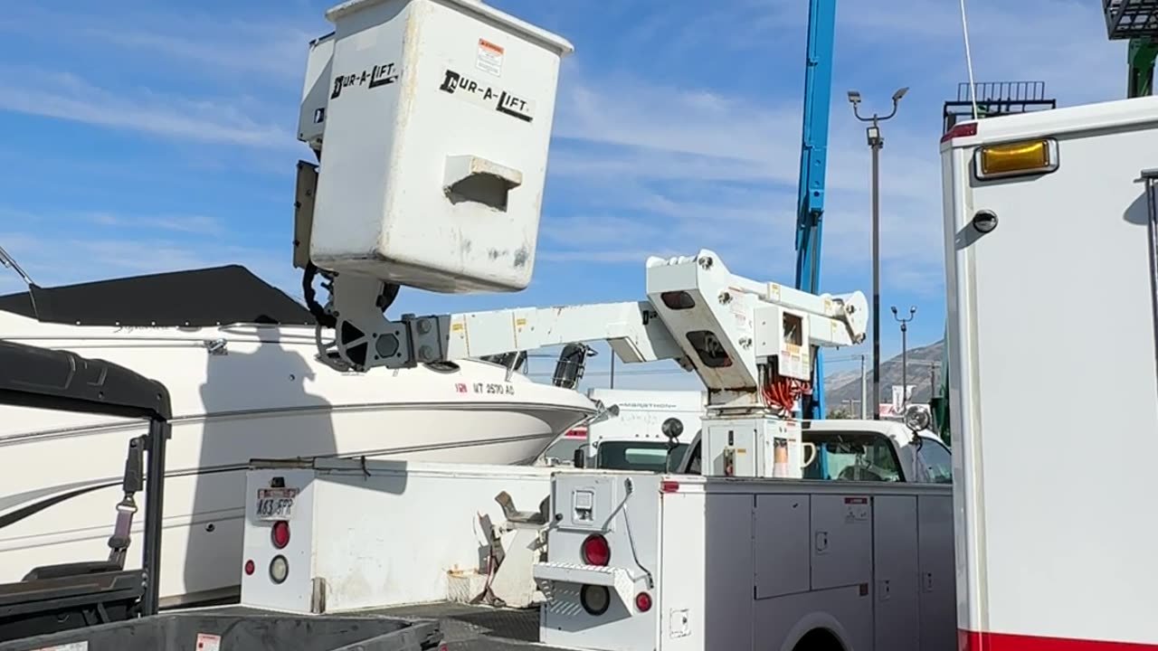 Boom / Bucket Truck 2006 Ford F-550 4x4 Diesel 44' Duralift DTA35 Aerial Lift