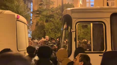 Ситуация у Парламента накалена