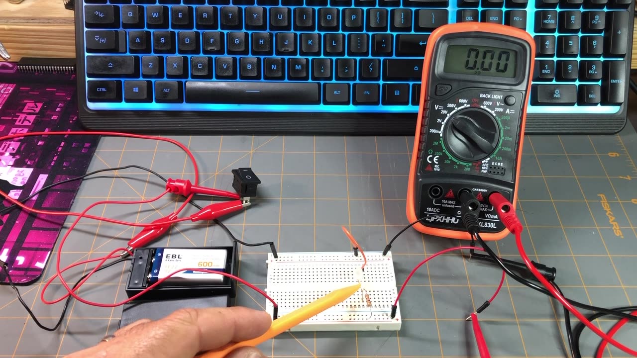 9V Battery Power Supply Prototype Circuit (Demo) - The Ultimate DIY 3220-Point Breadboard