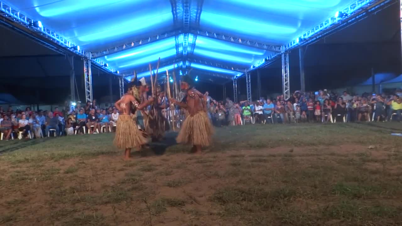 Indigenous dance: Kali Lavôna group