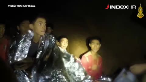 Tajlandski dječaci i dalje zatočeni u špilji