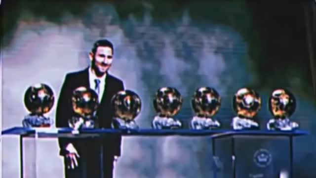 ⚽⚽Messi receiving his 7th award 🔥🔥