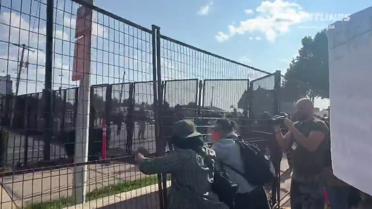 Protestors are now working on the second gate to break into the DNC and secret service has now approached the area