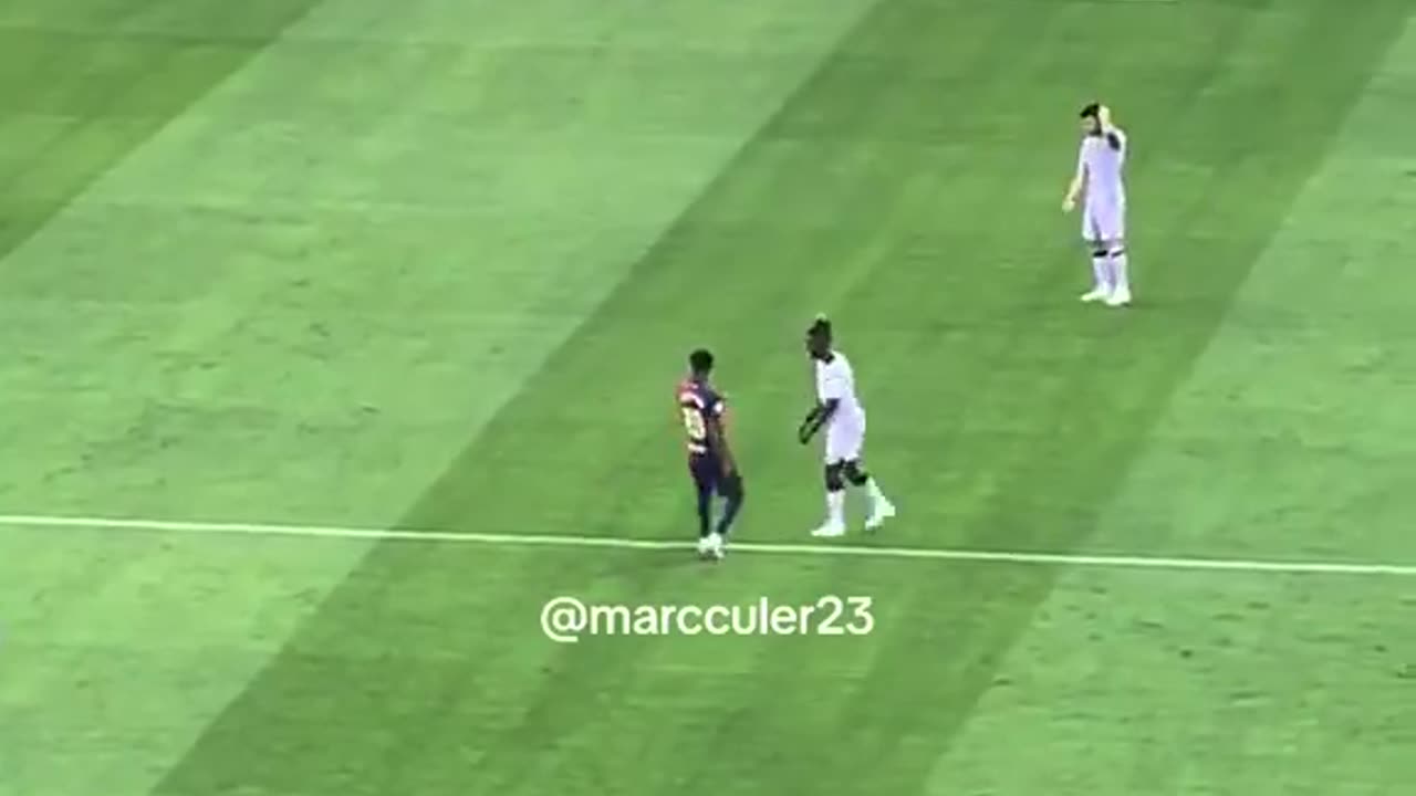 What Lamine Yamal did to Nico Williams seconds before Barca v Athletic kick-off