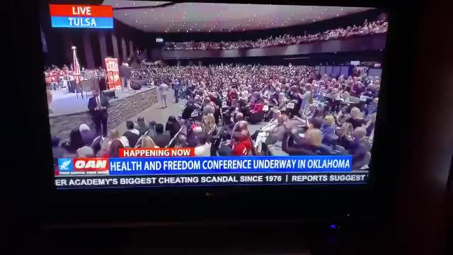 Lin Wood's QAnon Gesture Sends Audience Wild During Oklahoma Conference