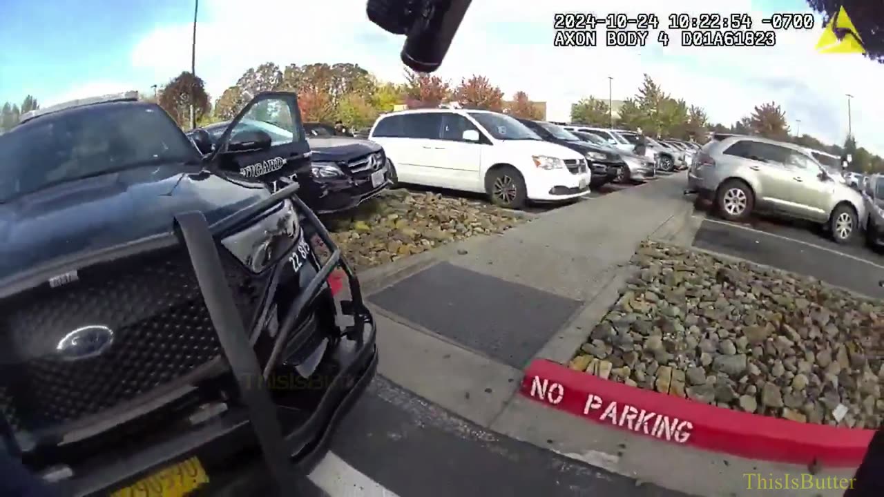 Driver of stolen car in custody after ramming Tigard police cars in Walmart parking lot