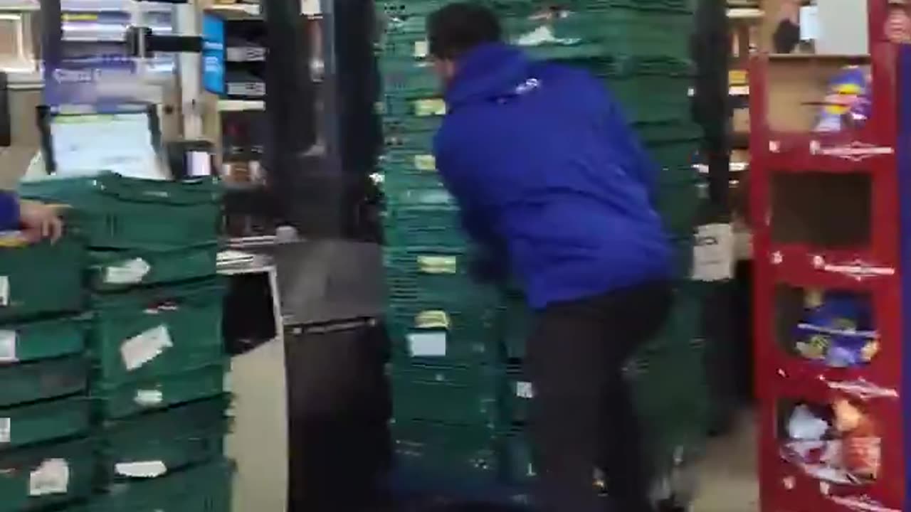 African immigrants robbed a supermarket in London.