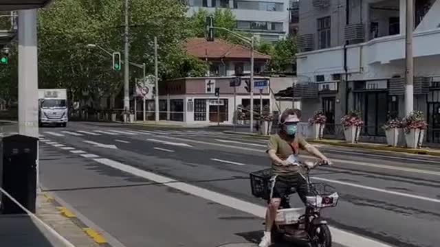 This is What It Looks Like to Be Locked Down in Shanghai