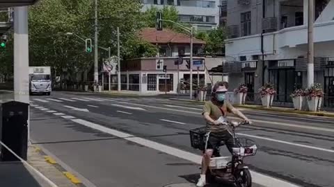This is What It Looks Like to Be Locked Down in Shanghai