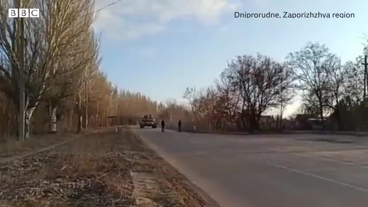 People in Ukraine standing up to Russian troops - BBC News