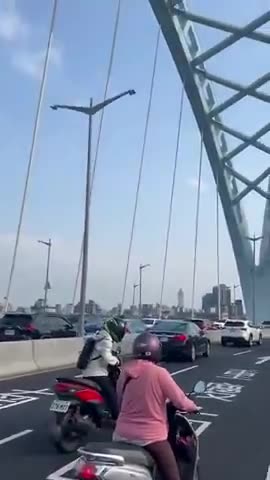 Suspension Bridge POV of the earthquake in Taiwan