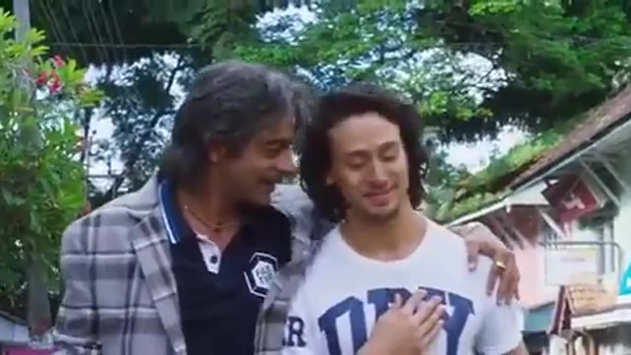 Tiger Shroff and Sunil Grover Best Comedy