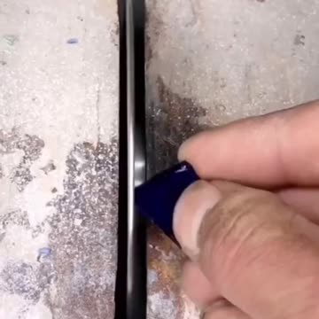 This artist uses an ordinary glass bottle to create handmade pieces of jewelry