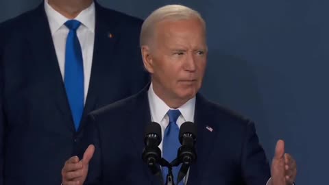 Biden introduces the President of Ukraine - PUTIN