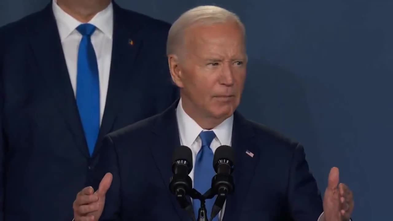 Biden introduces the President of Ukraine - PUTIN