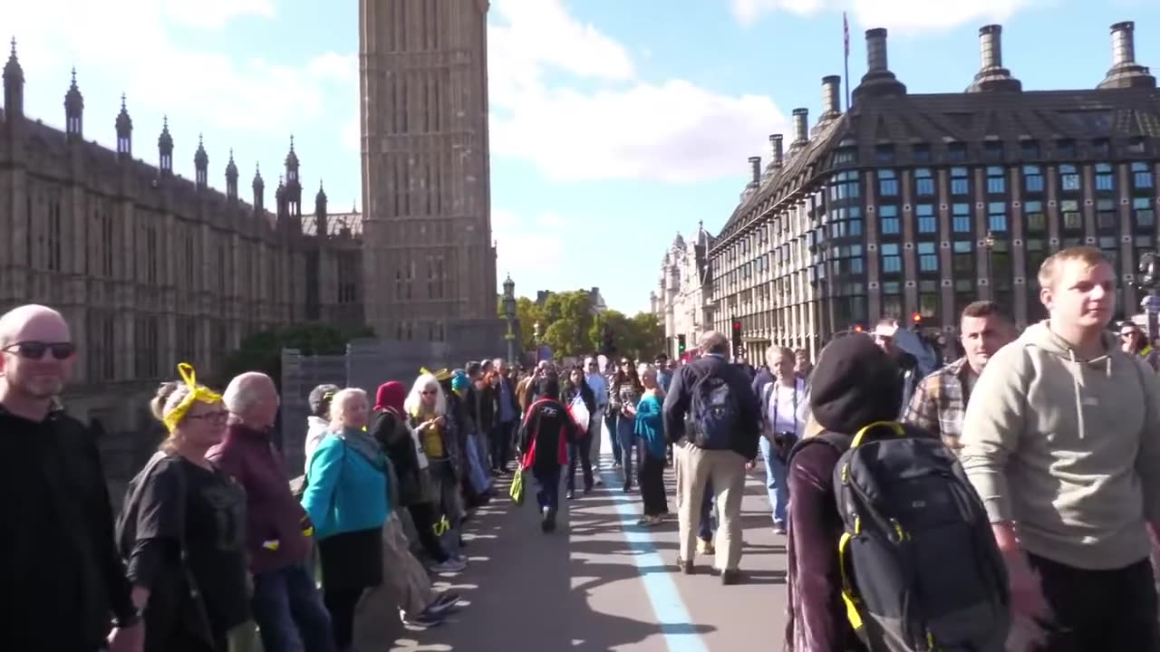 FREE ASSANGE Human Chain