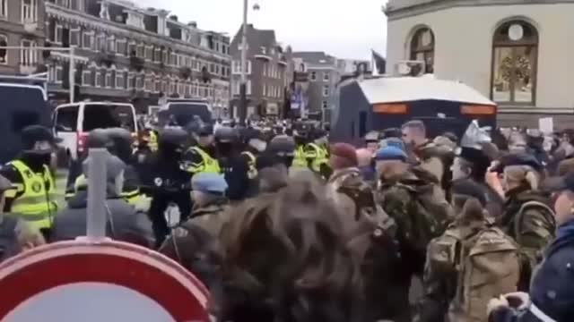 Amsterdam - Police attacking Veterans today at the protest for Freedom