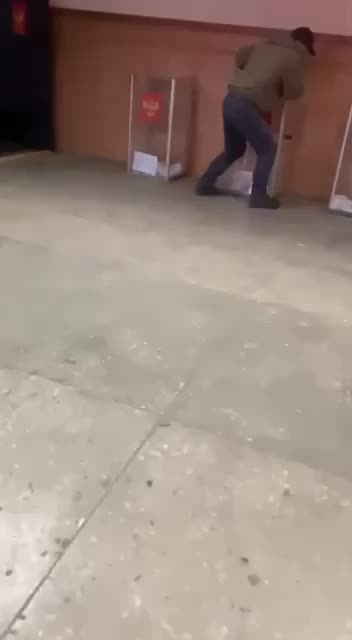 ❗️Explosions at the Belgorod polling station, according to Russian sources.P1