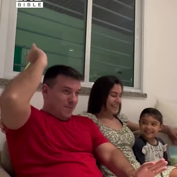 Kid stunned by parents magic trick