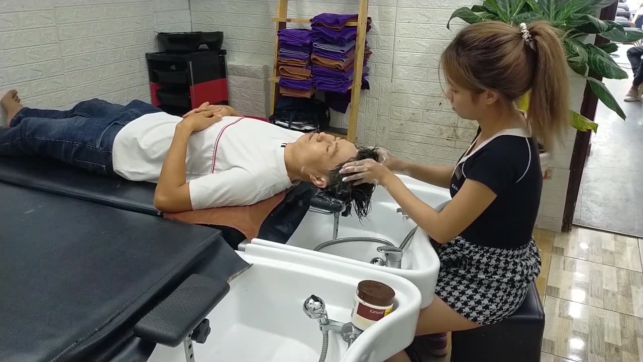 Great relaxing hair wash and facial massage service at Vietnamese barbershop