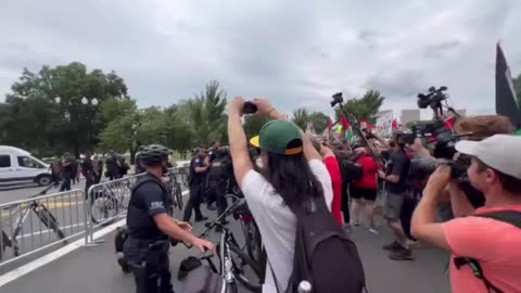 Police deploy pepper spray as pro-Hamas protesters march toward the U.S. Capitol