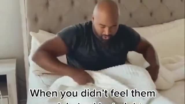 When the baby stealthily sleeps on the parents' bed at night, but is not detecte