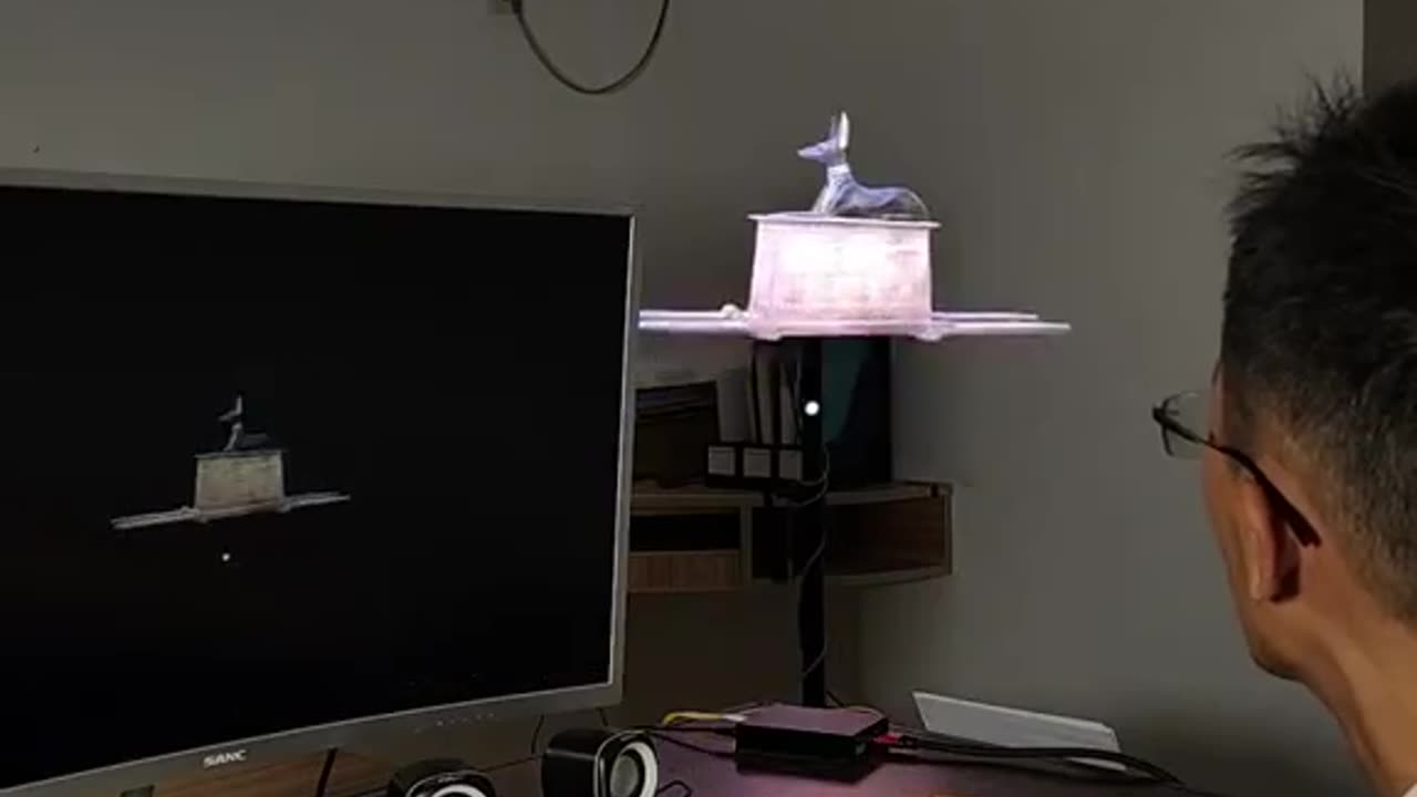 Using an hologram fan to visualize 360° ancient relics