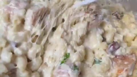 Crispy chicken and macaroni