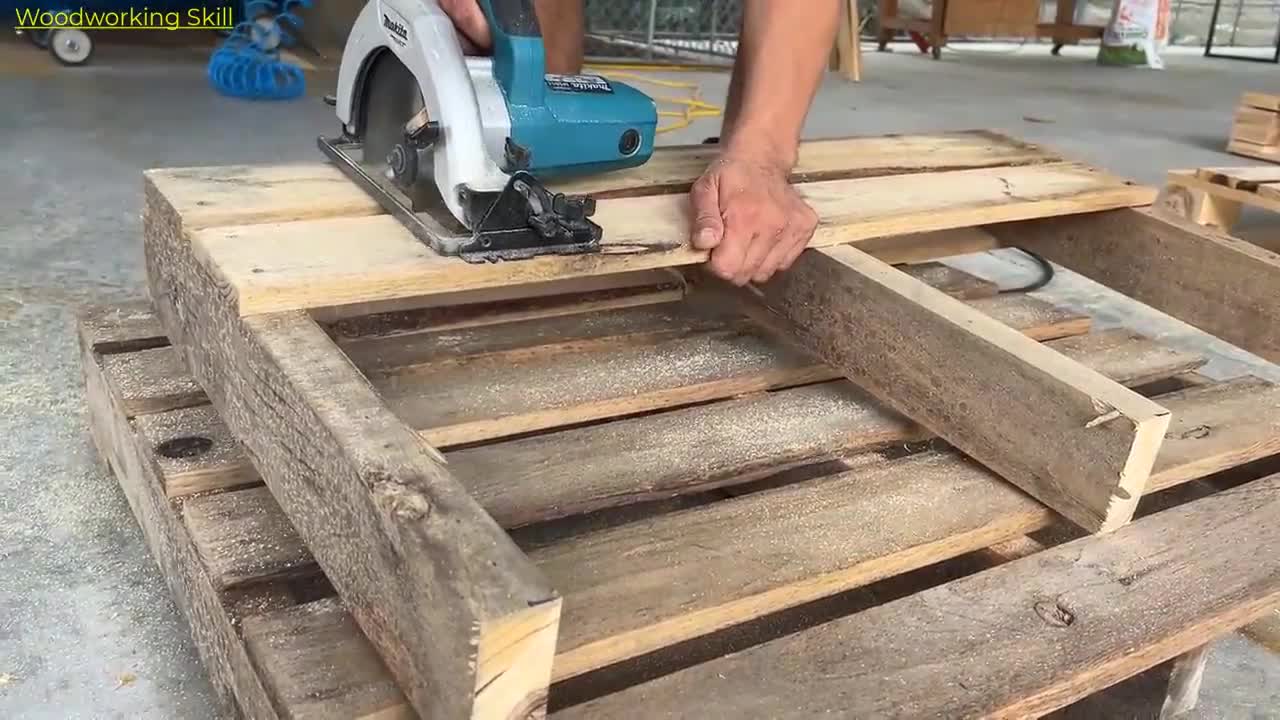 DIY a simple coffee chair with a plank