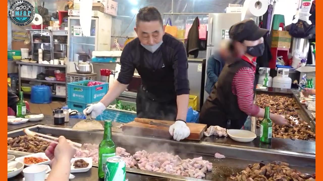 Only $7 all you can eat.! Amazing Grilled Pig Intestines Unlimited Refills - Korean street food