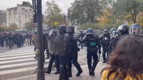 Χαμός στους δρόμους του Παρισιού 1