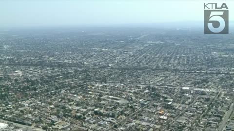 Police Chase Shooting Suspect In LA... Cash Blowing In The Street