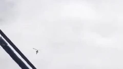 Migrant workers photographed a large number of helicopters appearing.
