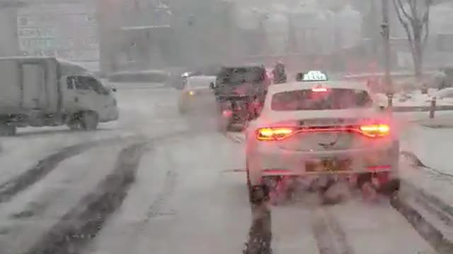 Korean roads on a snowy day