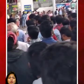 అమీర్‌పేట్ మేట్రో స్టేషన్‌లో ఇదీ పరిస్థితి| #ameerpet #hyderabad #METRO #jam #employees #ytshorts