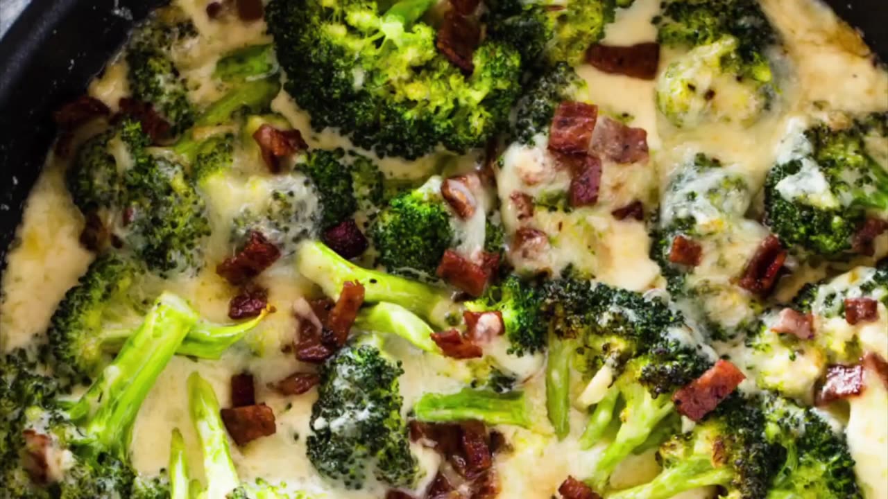 Keto Creamy Broccoli with Bacon Skillet