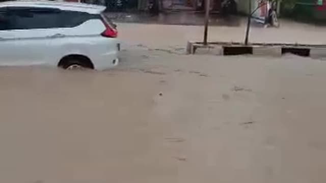 flood in front of the Lempake samarinda terminal