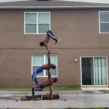 Acrobatic balancing performance will blow your mind!