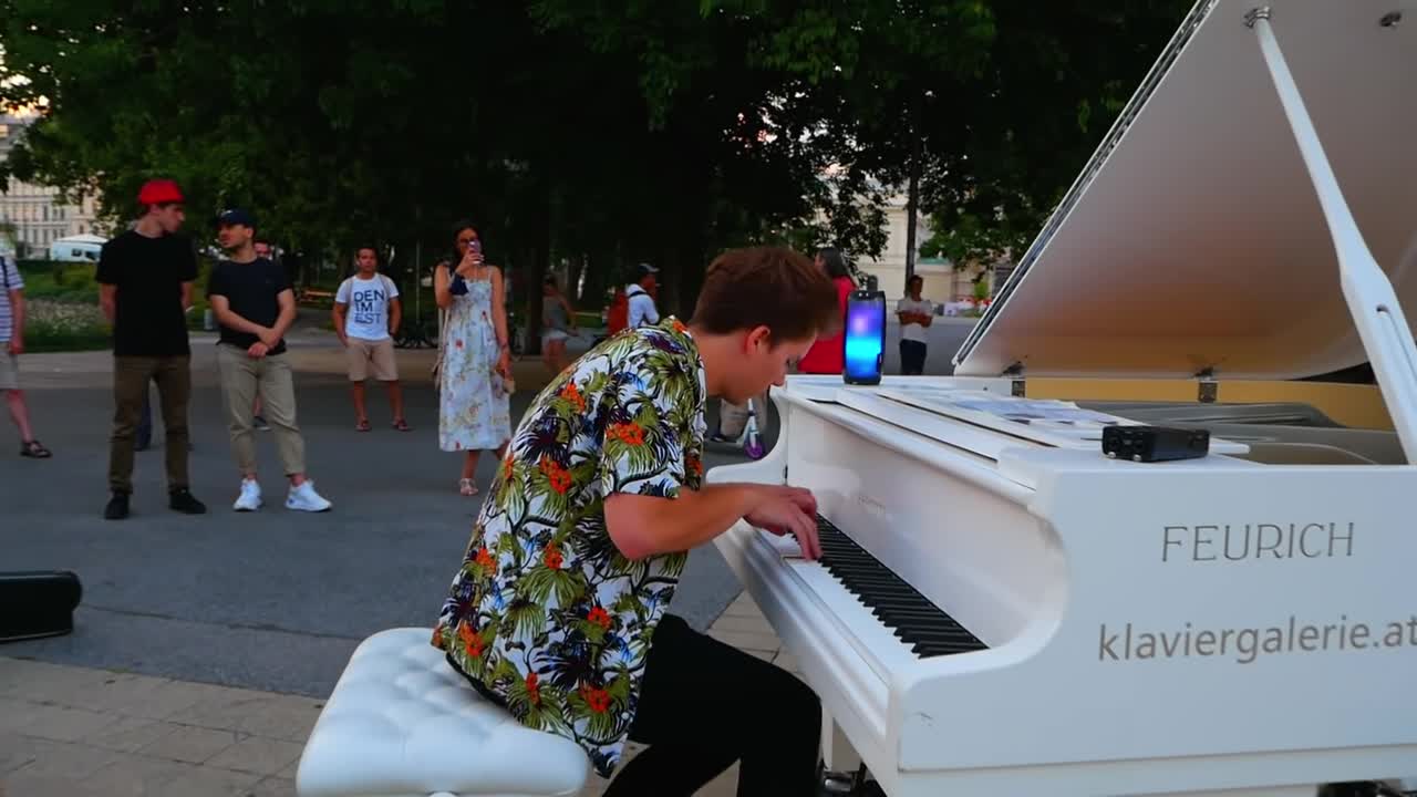 BLINDING LIGHTS STREET PIANO PERFORMANCE 2021