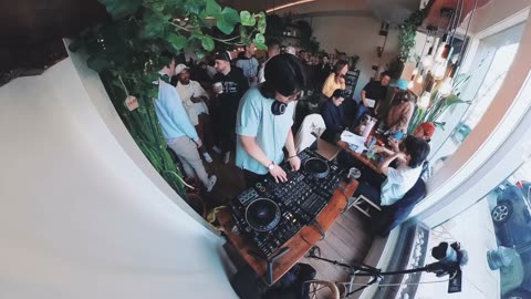 Chill, Funky House Set at a Café _ Giving Groove (Session No. 3) _ [Live] @ Green Haus