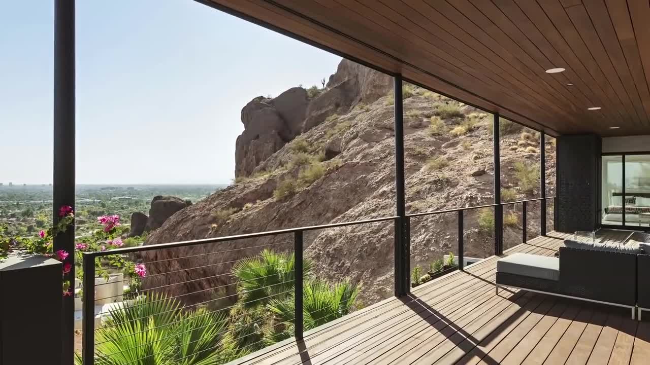 *Elegant Camelback Mountain private home in Phoenix, Arizona*