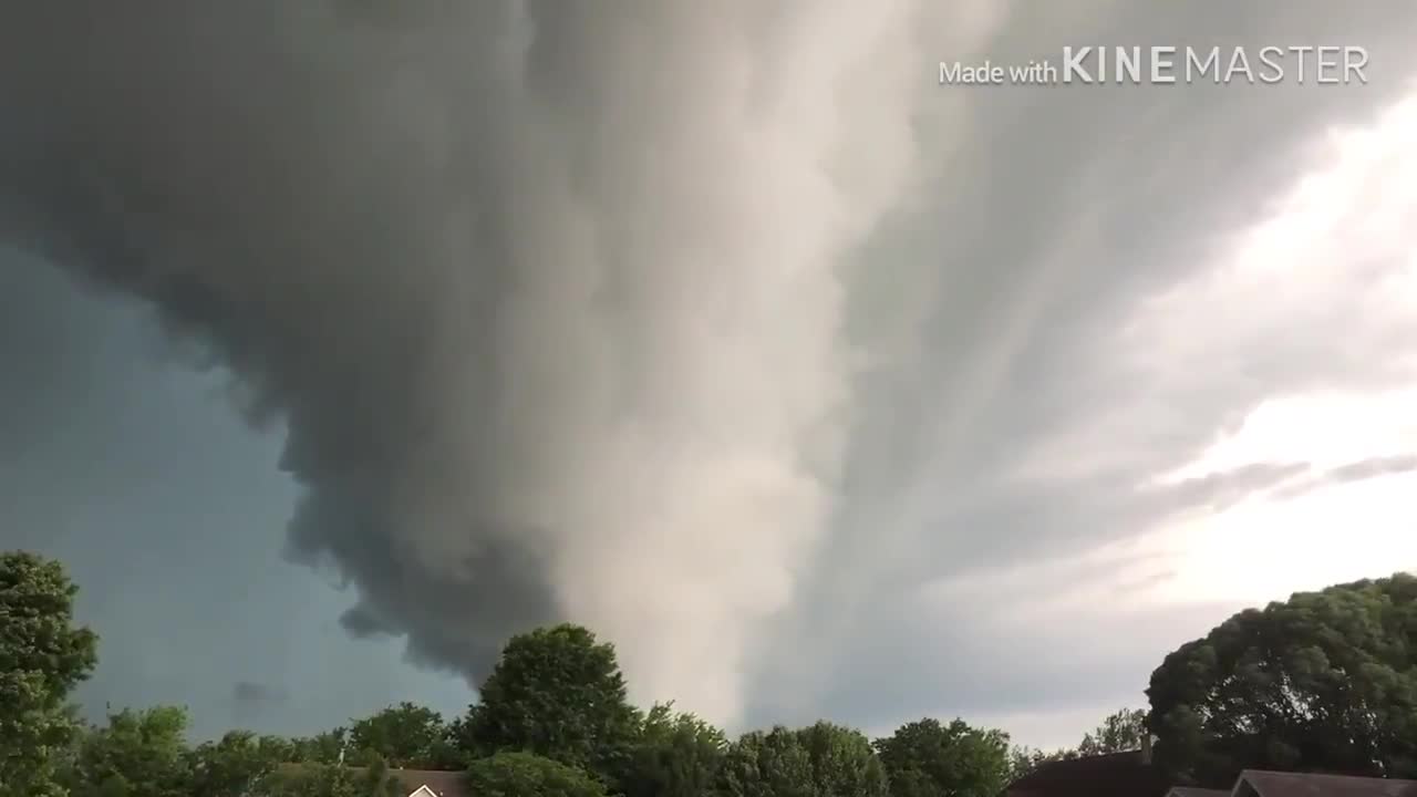 Spectators capture crazy & beautiful storm footage