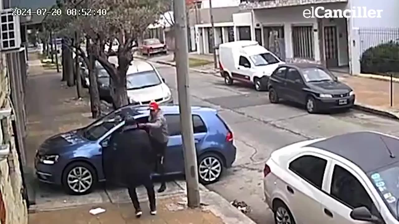 Thieves Carjacking Goes Totally Wrong🤣🤣🤣