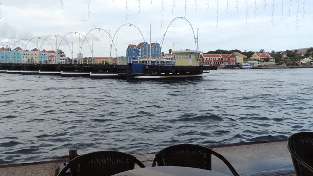 Bridge that moves horizontal