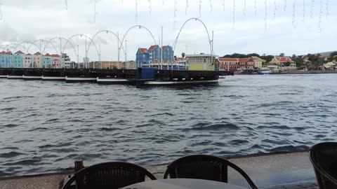 Bridge that moves horizontal