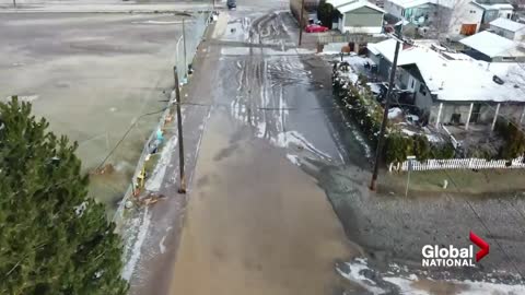 BC floods: Hundreds of residents defy evacuation order in flood-ravaged Merritt