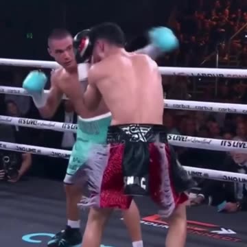 timtszyu wobbled Mendoza with TRIPLE right uppercuts but somehow La Bala stayed upright 🥵
