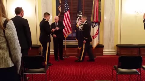 Lt Col David Diamond receives Soldiers Medal